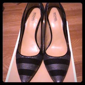 Michael Kors sequence striped pumps